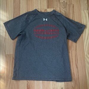 Under Armour T Shirt Boys XL Gray Red Logo Short Sleeve Football Athletic